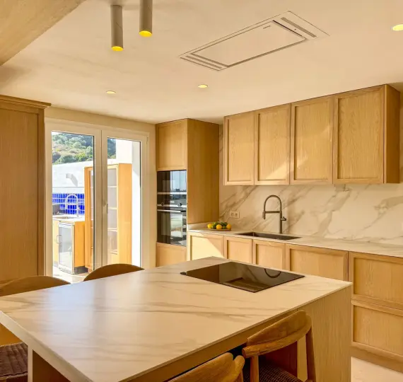 Sale of middle floor apartment in Nueva Andalucía