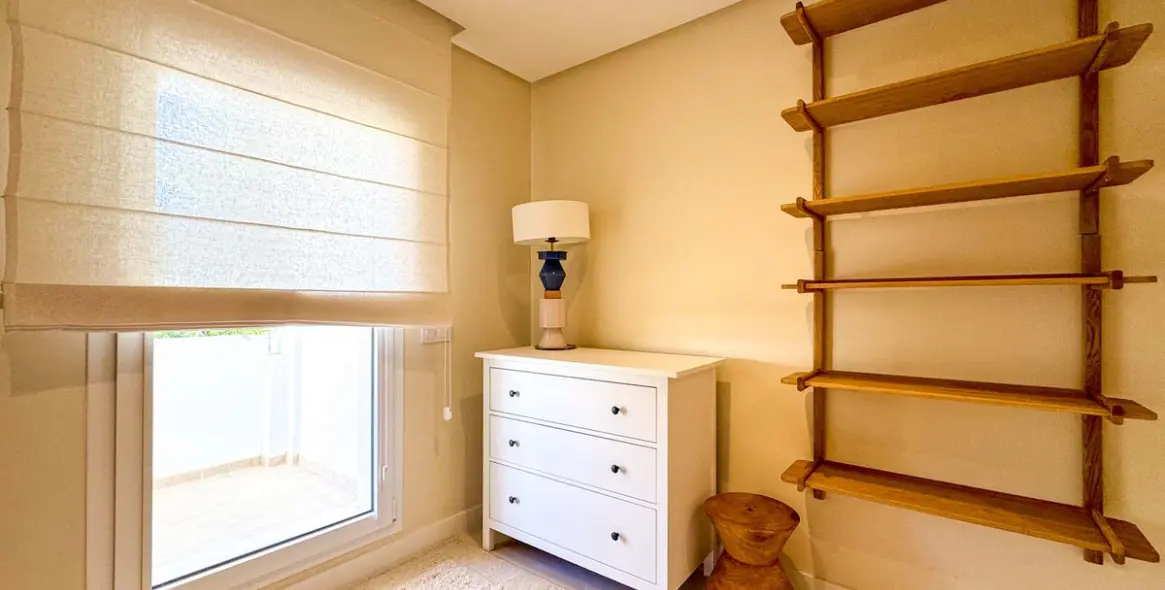 Sale of middle floor apartment in Nueva Andalucía 43
