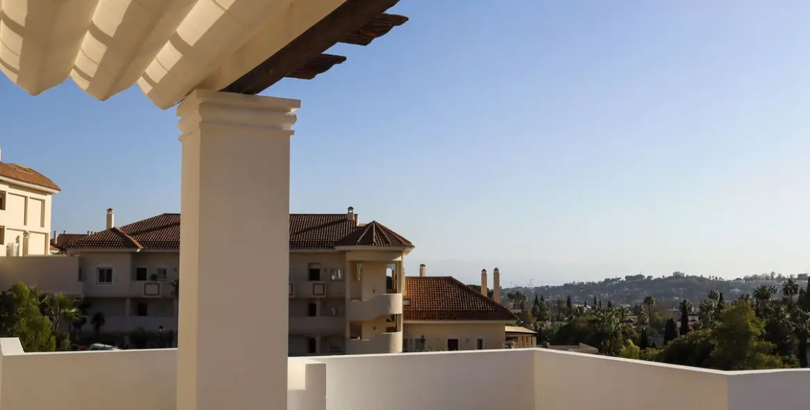 Sale of middle floor apartment in Nueva Andalucía 50