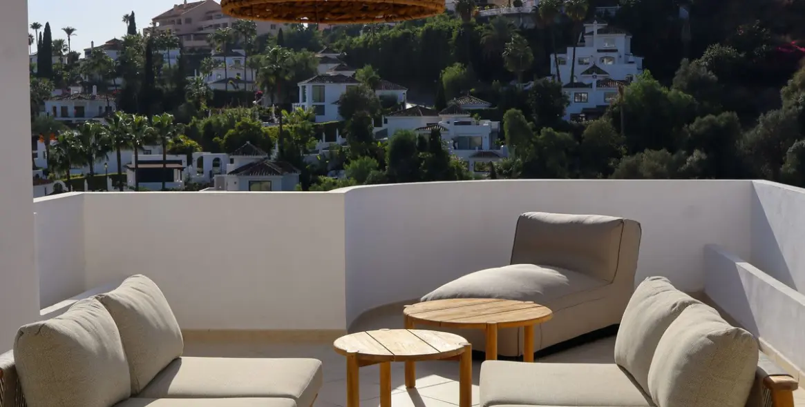 Sale of middle floor apartment in Nueva Andalucía 68