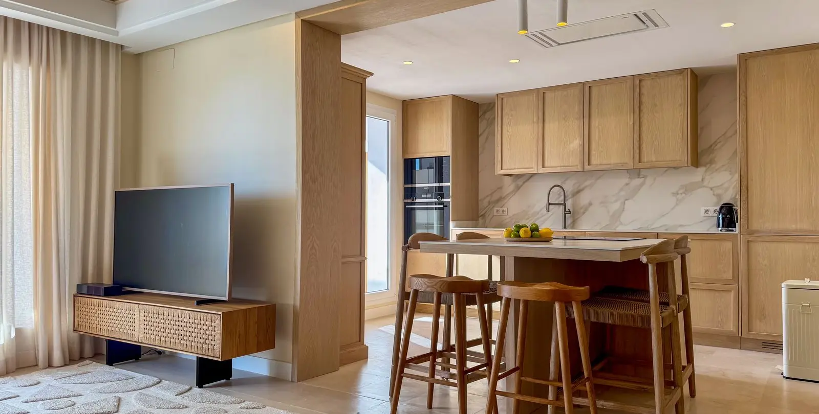 Venta de apartamento en planta media en Nueva Andalucía 1