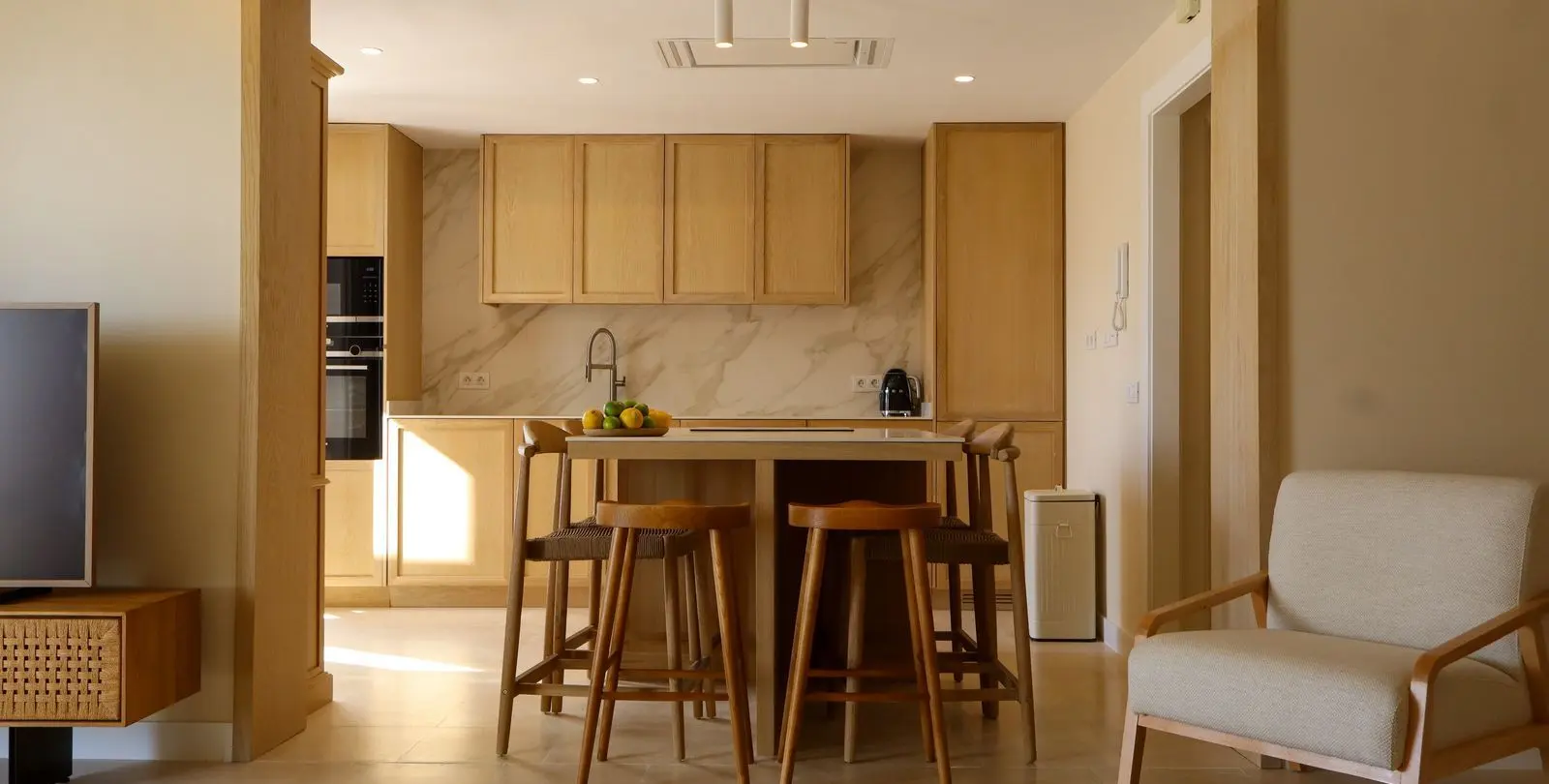 Venta de apartamento en planta media en Nueva Andalucía 2