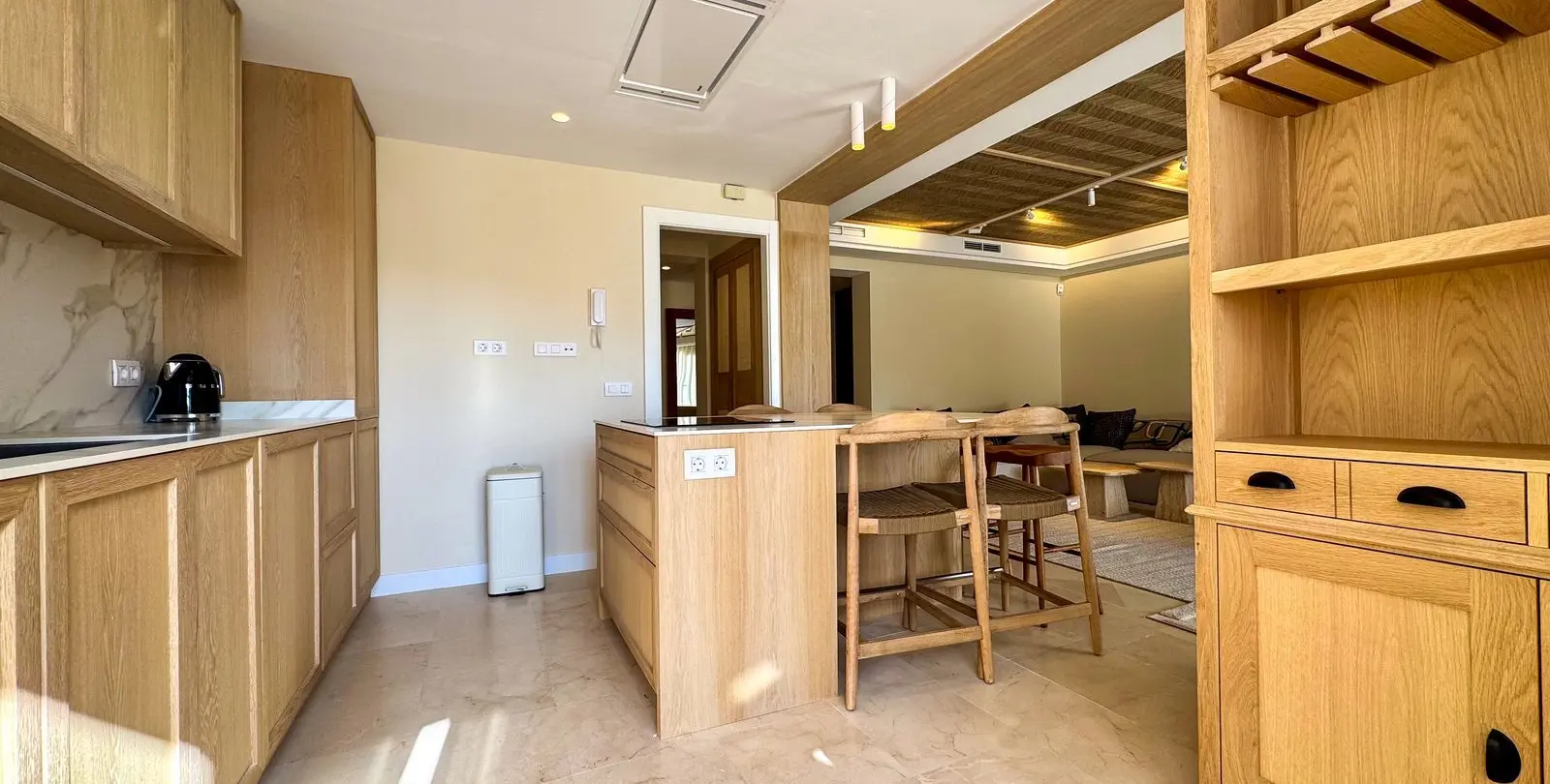 Venta de apartamento en planta media en Nueva Andalucía 3