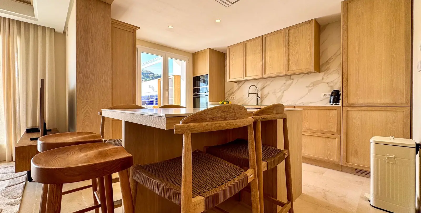 Venta de apartamento en planta media en Nueva Andalucía 16