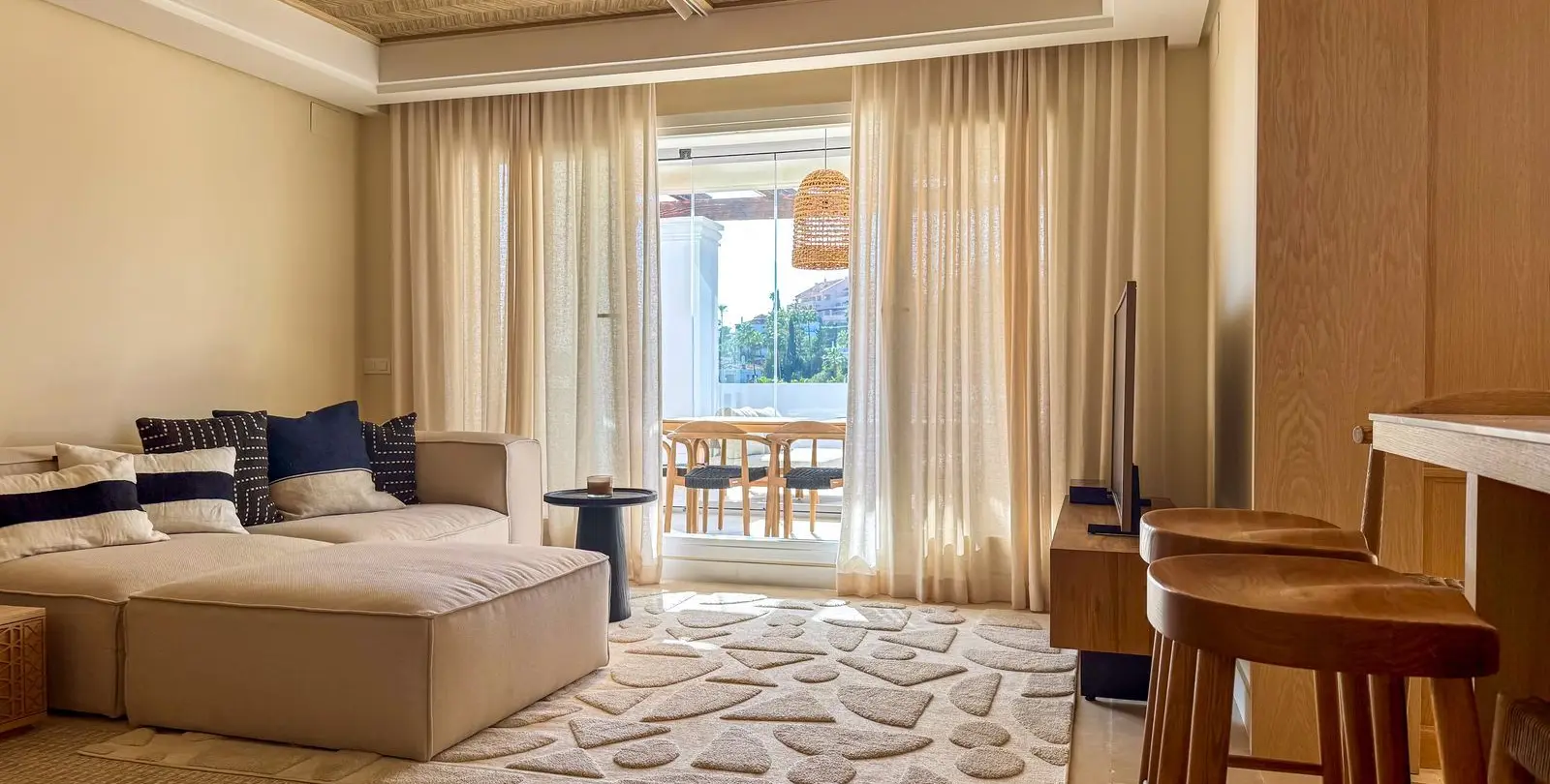 Venta de apartamento en planta media en Nueva Andalucía 25