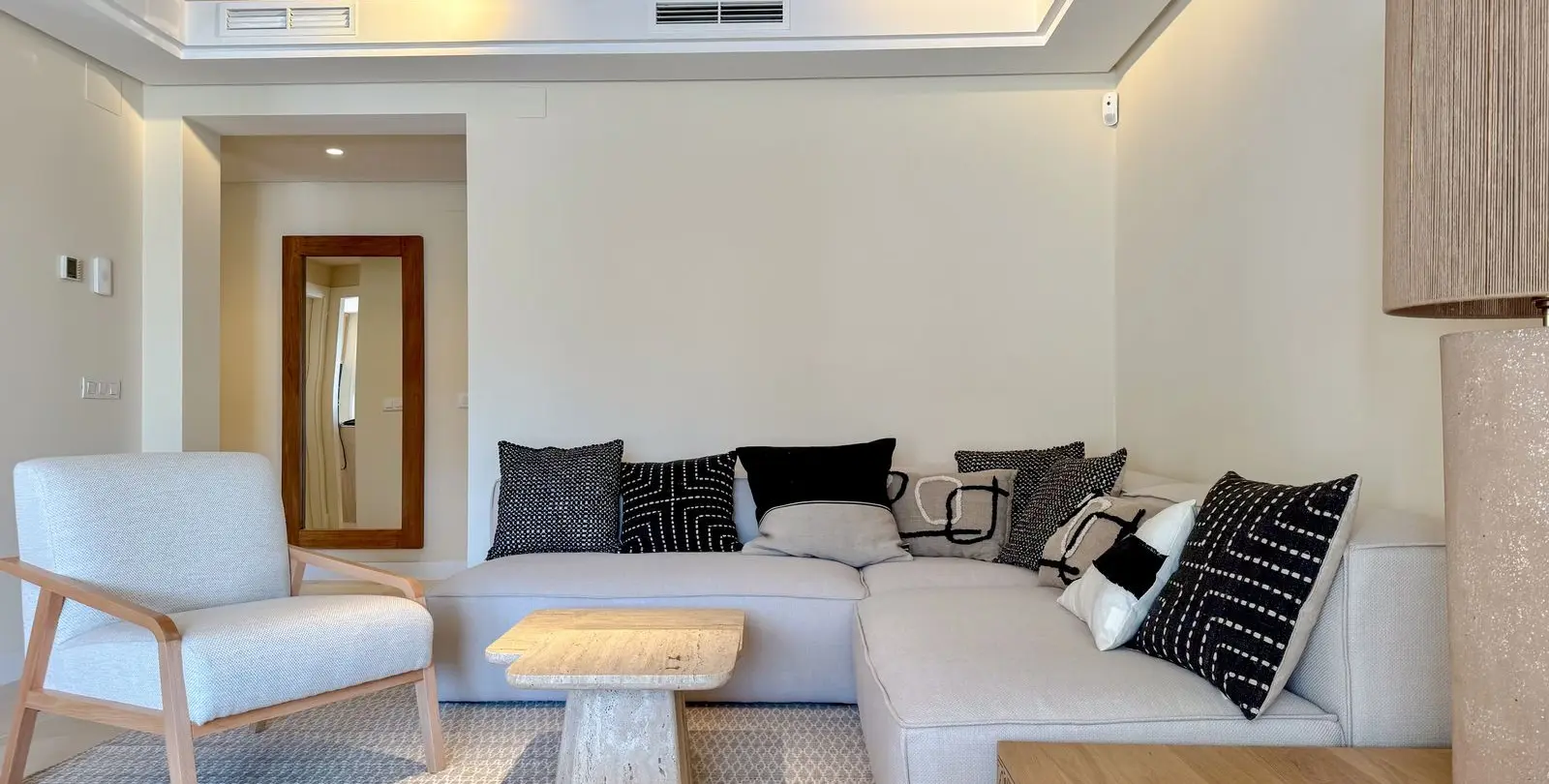 Venta de apartamento en planta media en Nueva Andalucía 30