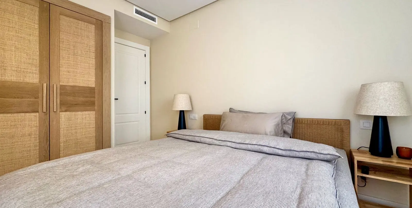 Venta de apartamento en planta media en Nueva Andalucía 39