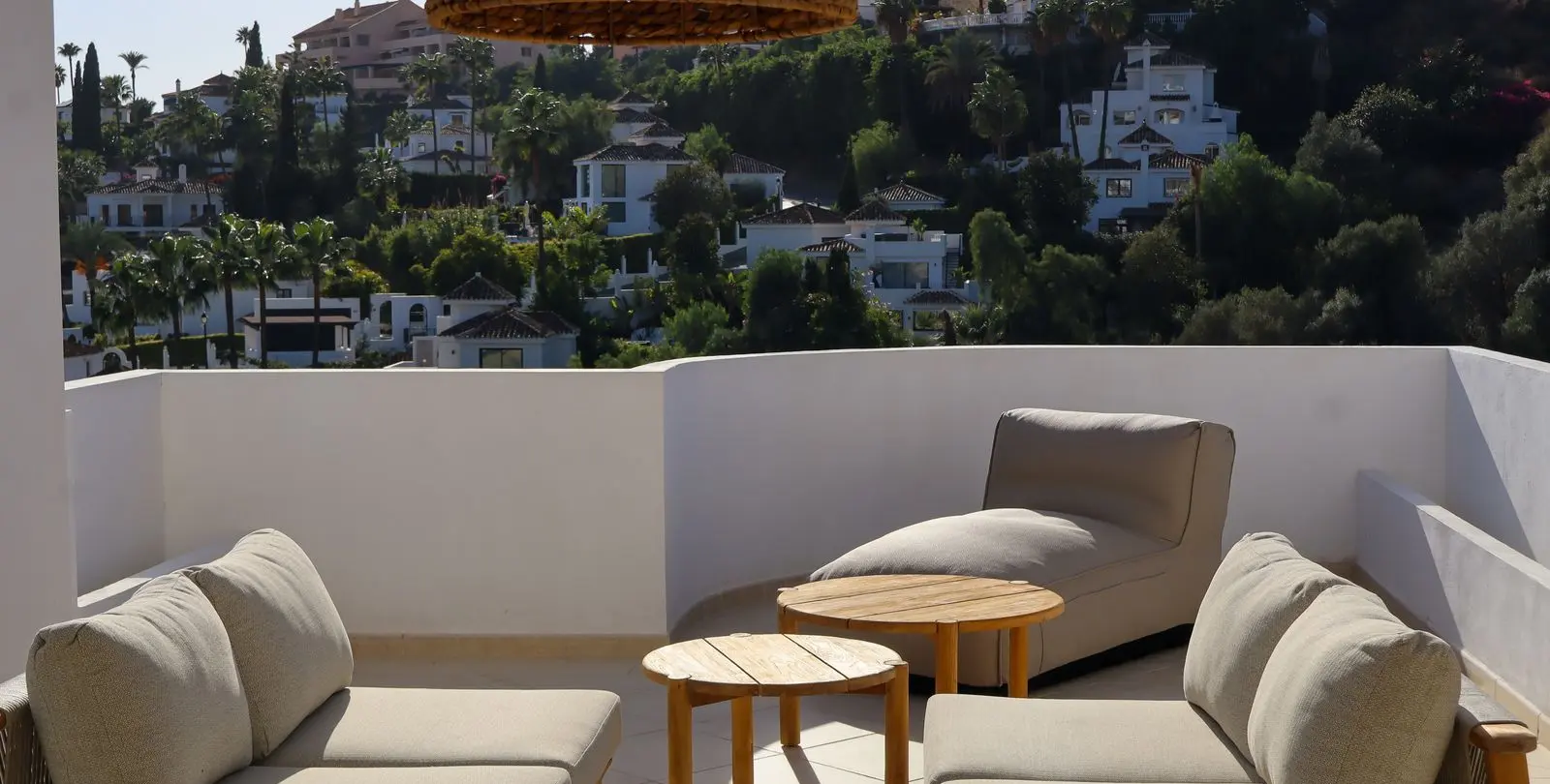 Venta de apartamento en planta media en Nueva Andalucía 68