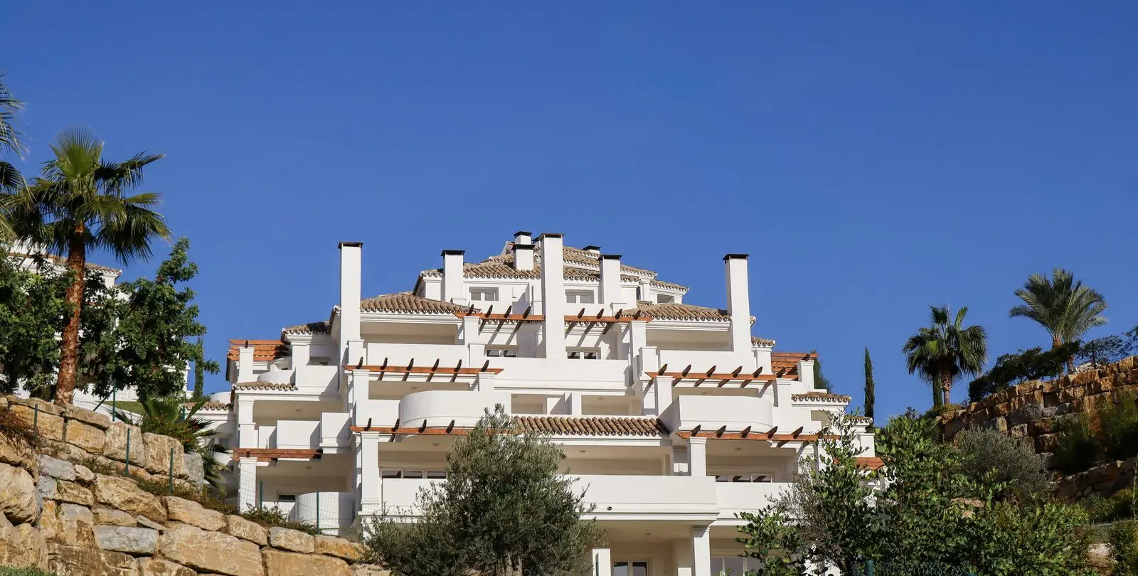 Venta de apartamento en planta media en Nueva Andalucía 81