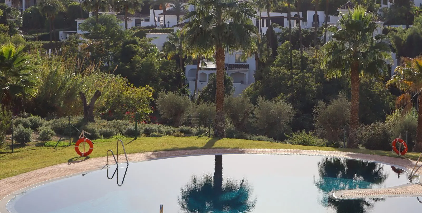 Venta de apartamento en planta media en Nueva Andalucía 83