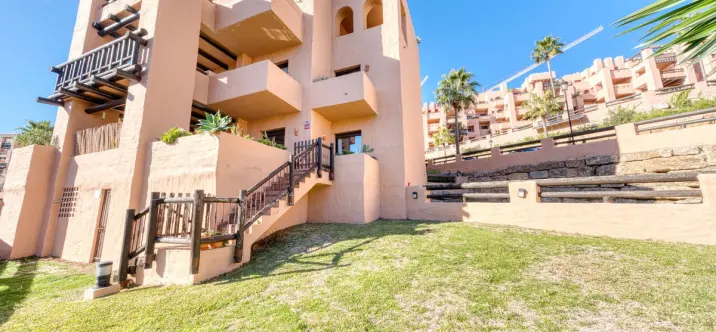 Продажа апартаментов на первом этаже в La Duquesa 1