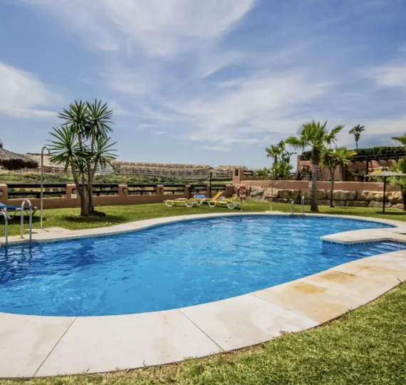 Продажа апартаментов на первом этаже в La Duquesa