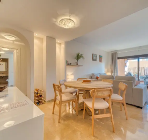 Продажа апартаментов на первом этаже в La Duquesa