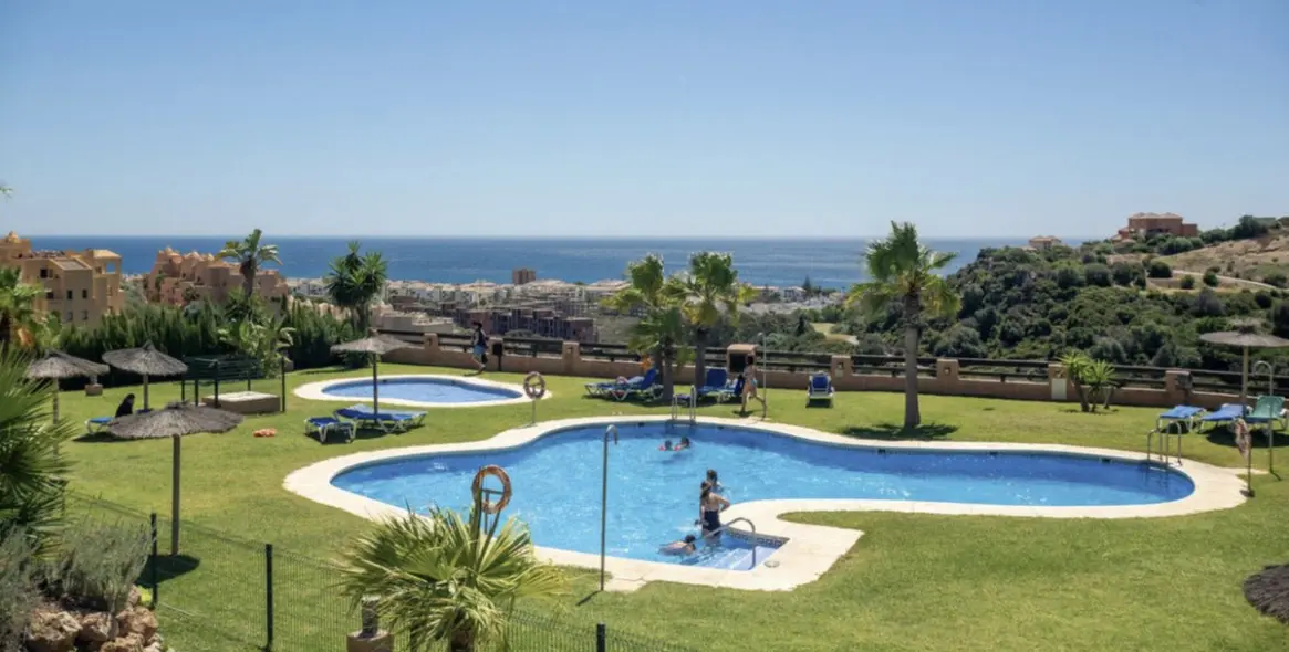 Продажа апартаментов на первом этаже в La Duquesa 9