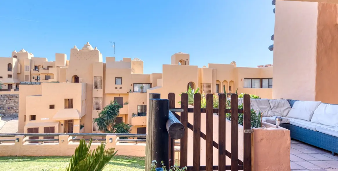 Продажа апартаментов на первом этаже в La Duquesa 15