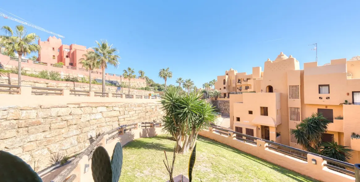 Продажа апартаментов на первом этаже в La Duquesa 16