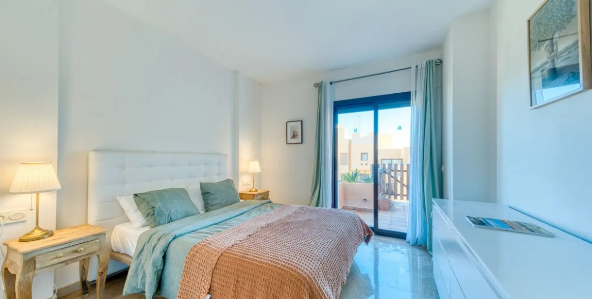 Sale of ground floor apartment in La Duquesa 22