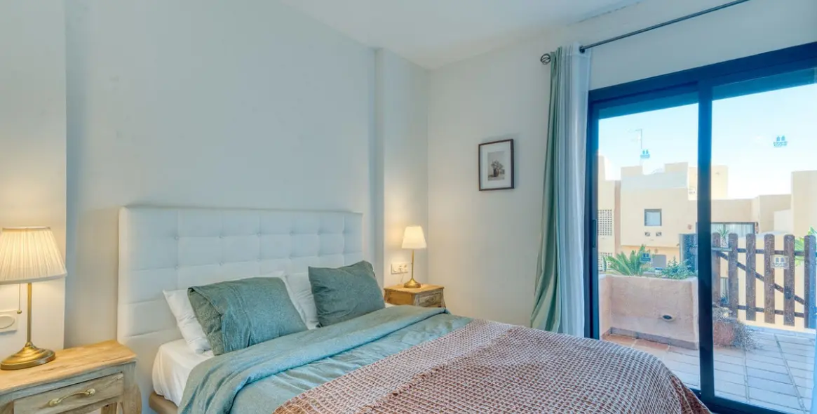 Sale of ground floor apartment in La Duquesa 23