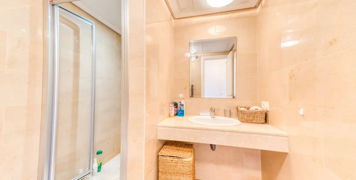 Sale of ground floor apartment in La Duquesa 24