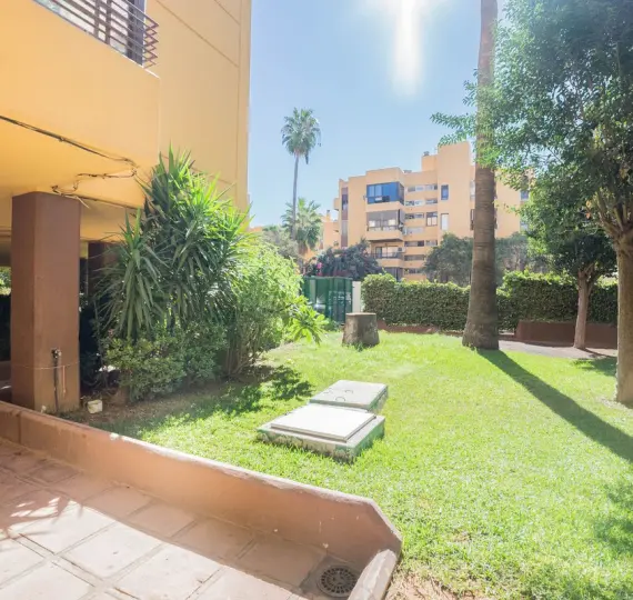 Продажа апартаментов на среднем этаже в Marbella