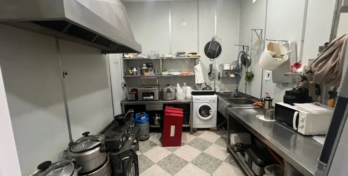 Sale of commercial premises in Estepona 9