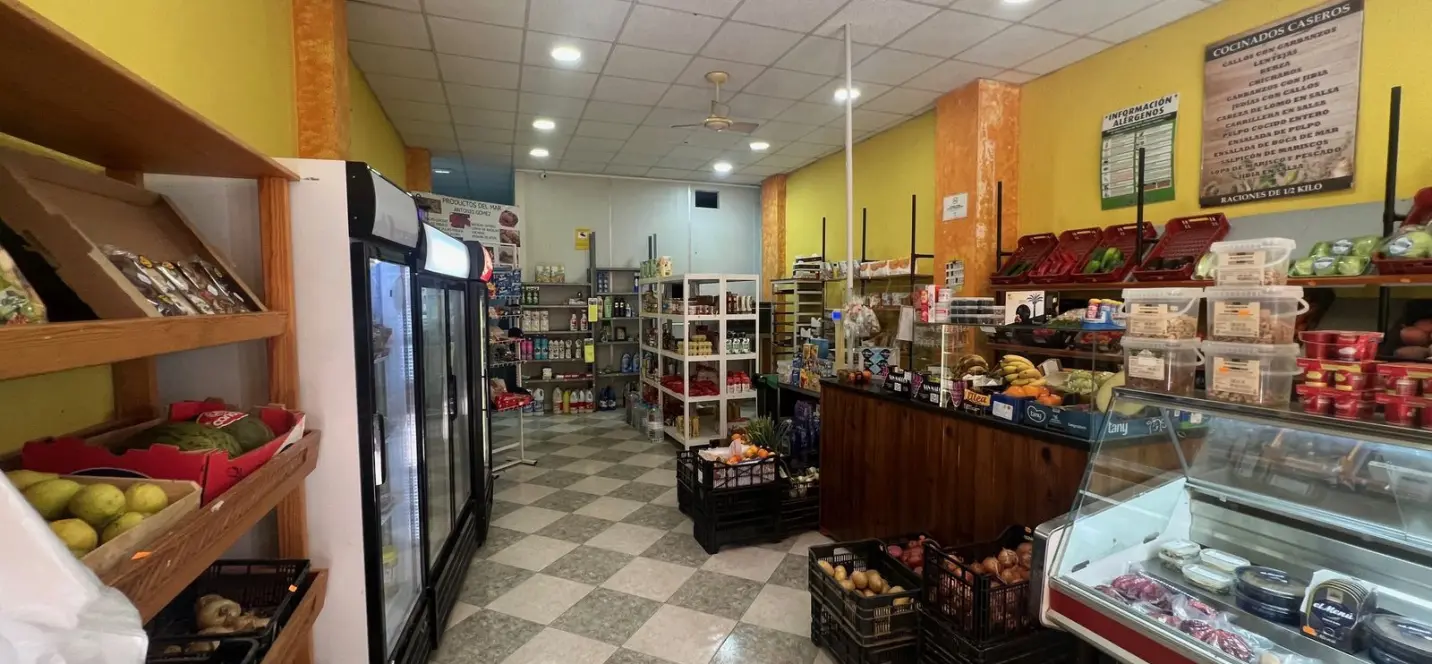 Venta de local comercial en Estepona 1
