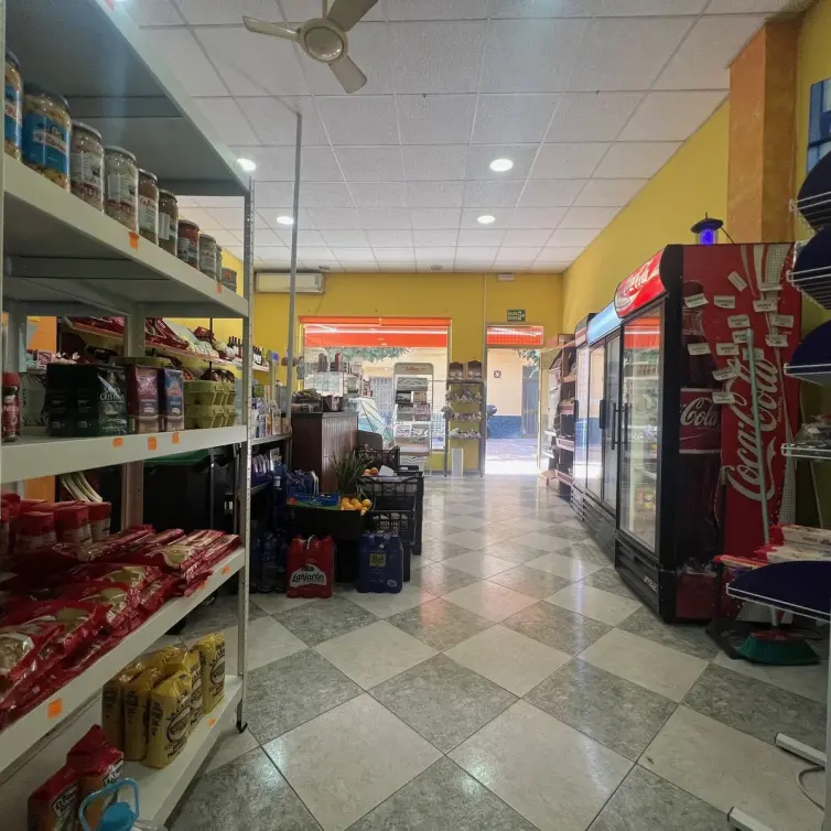 Venta de local comercial en Estepona