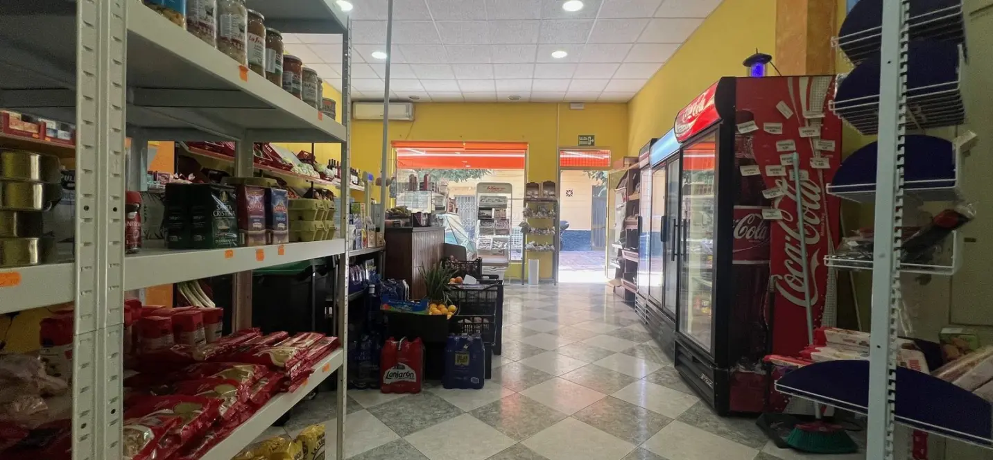 Venta de local comercial en Estepona 3