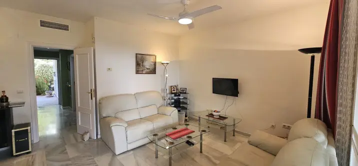 Sale of ground floor apartment in Miraflores 2