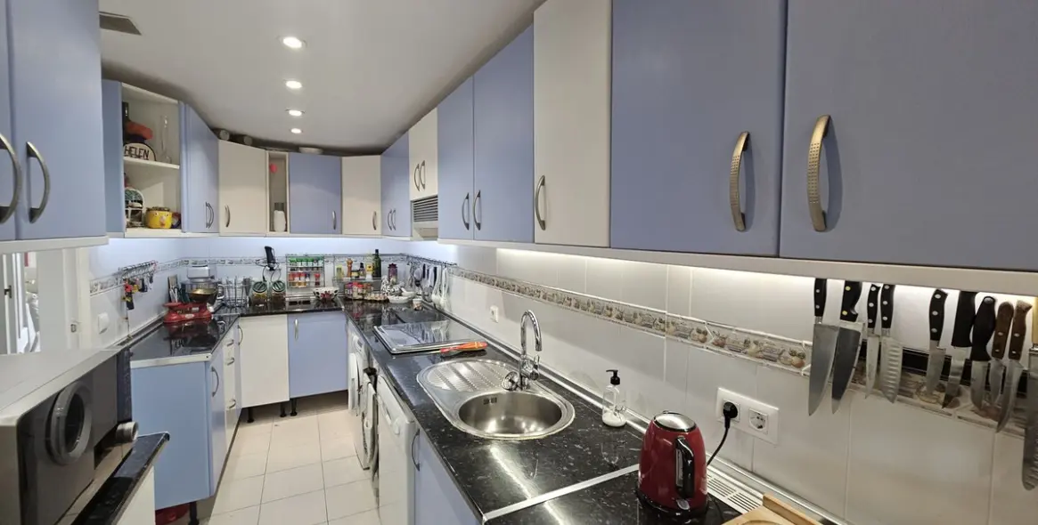 Sale of ground floor apartment in Miraflores 5