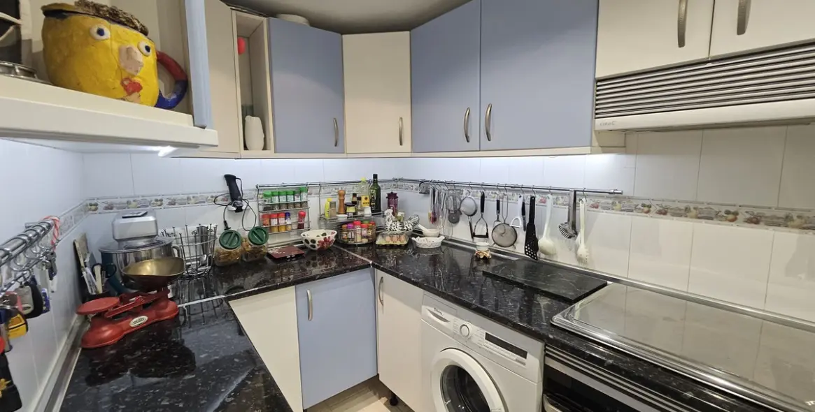 Sale of ground floor apartment in Miraflores 6