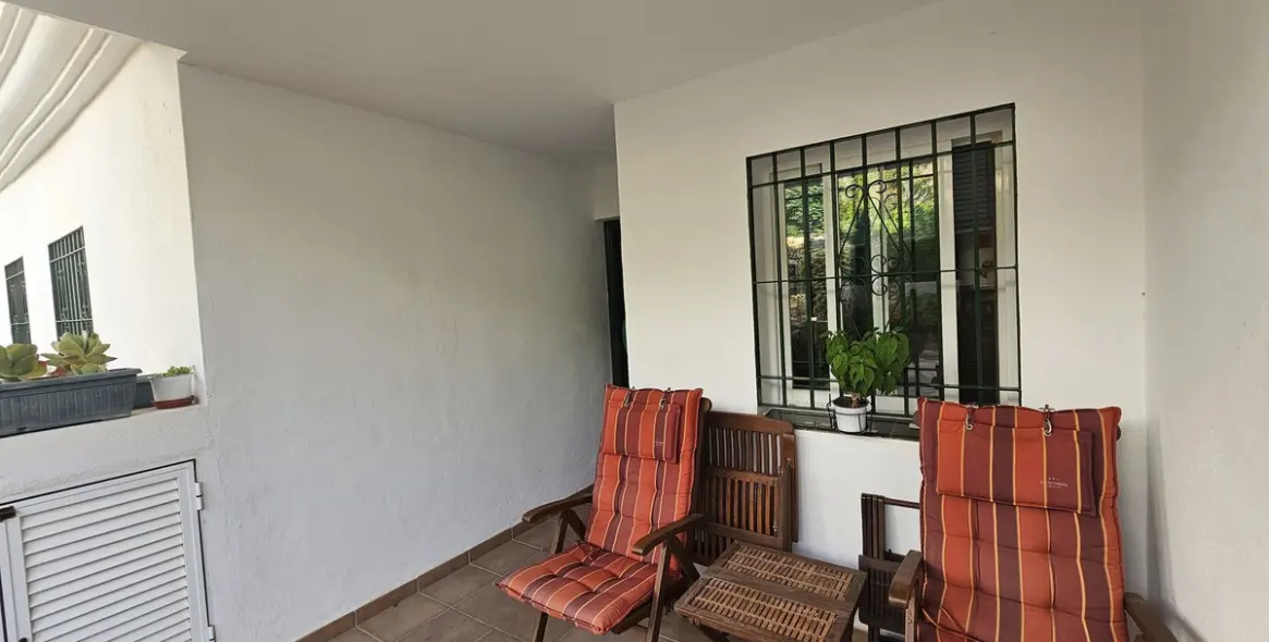 Sale of ground floor apartment in Miraflores 8