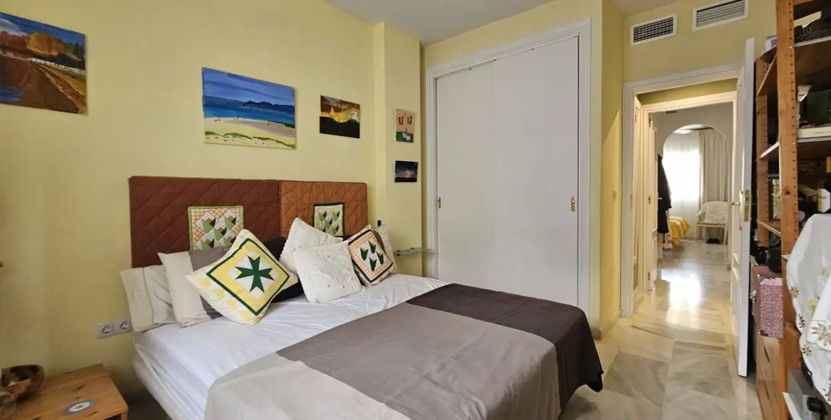 Sale of ground floor apartment in Miraflores 10