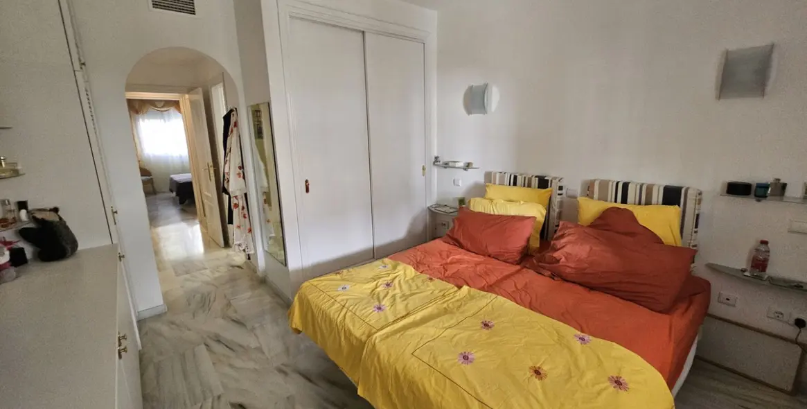 Sale of ground floor apartment in Miraflores 11