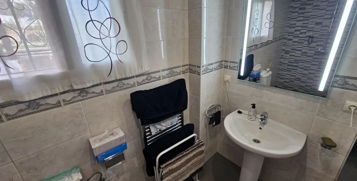 Sale of ground floor apartment in Miraflores 13