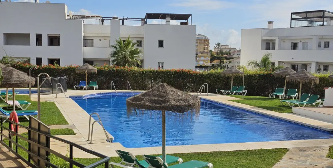 Sale of ground floor apartment in Miraflores 15