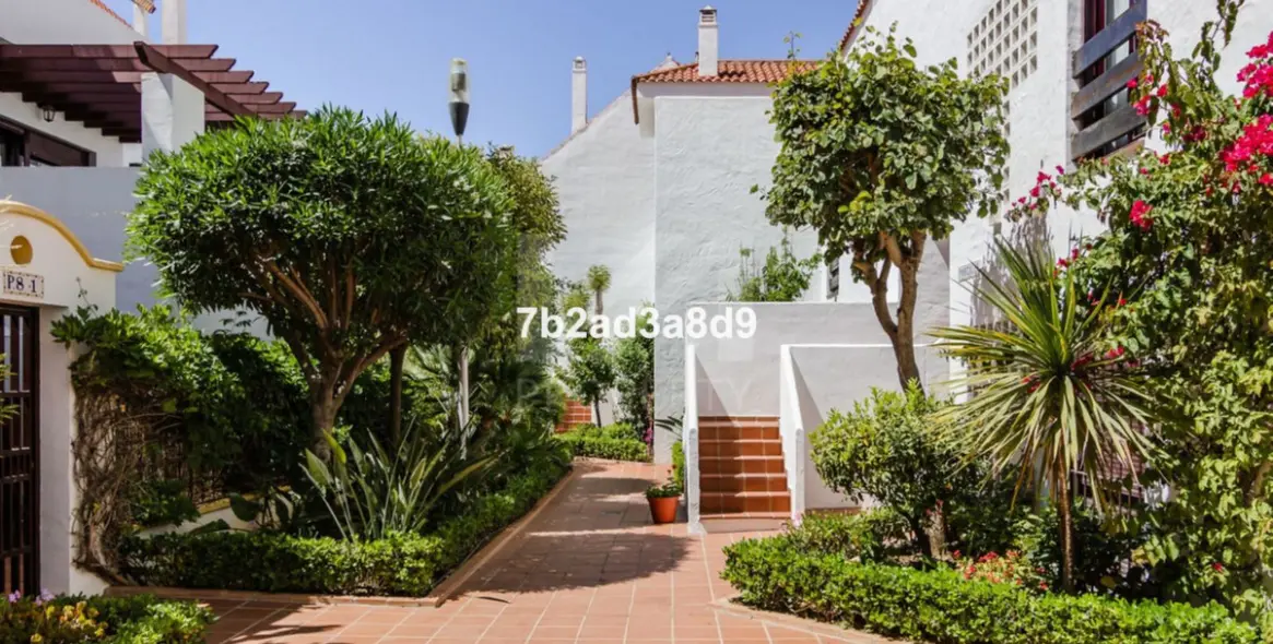 Venta de apartamento en planta media en Nueva Andalucía 1