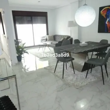 Sale of middle floor apartment in Nueva Andalucía