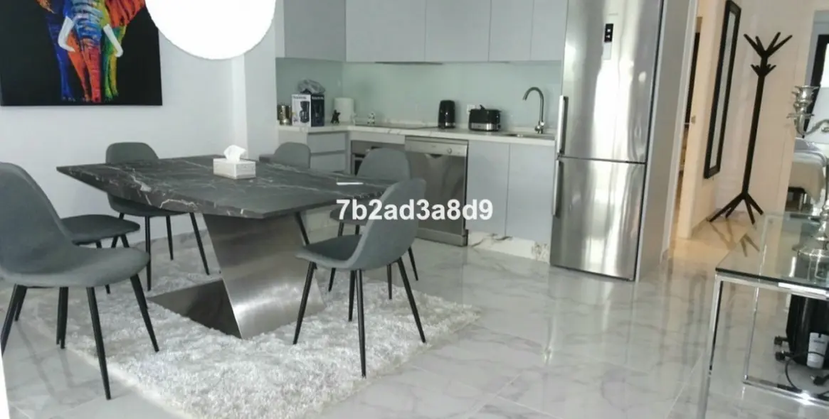 Venta de apartamento en planta media en Nueva Andalucía 3