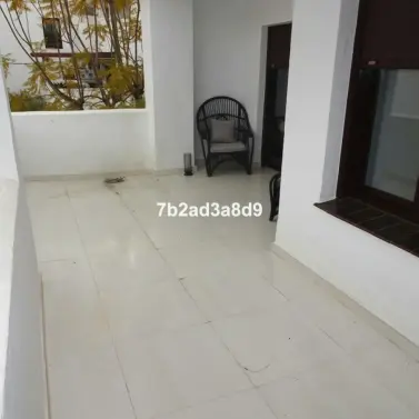 Sale of middle floor apartment in Nueva Andalucía