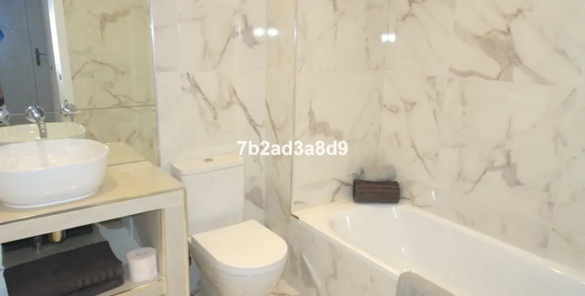 Venta de apartamento en planta media en Nueva Andalucía 10