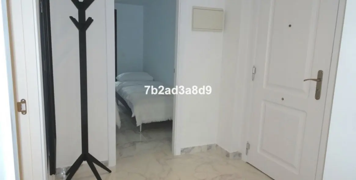 Venta de apartamento en planta media en Nueva Andalucía 11