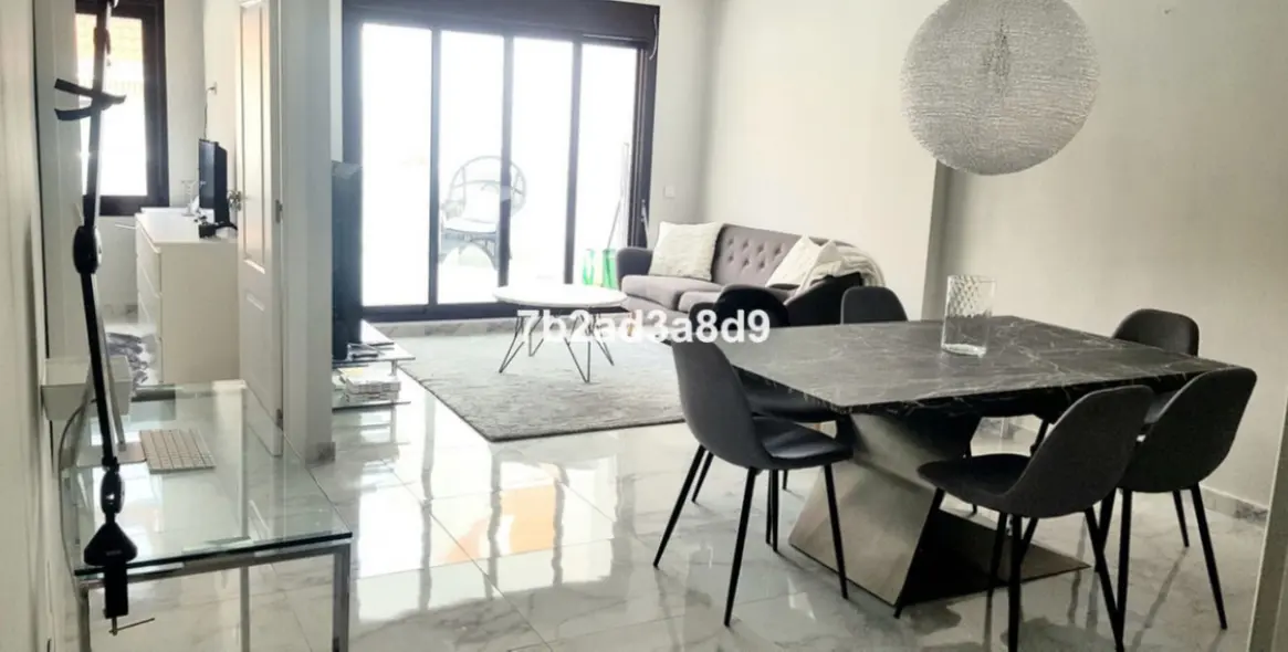 Venta de apartamento en planta media en Nueva Andalucía 14