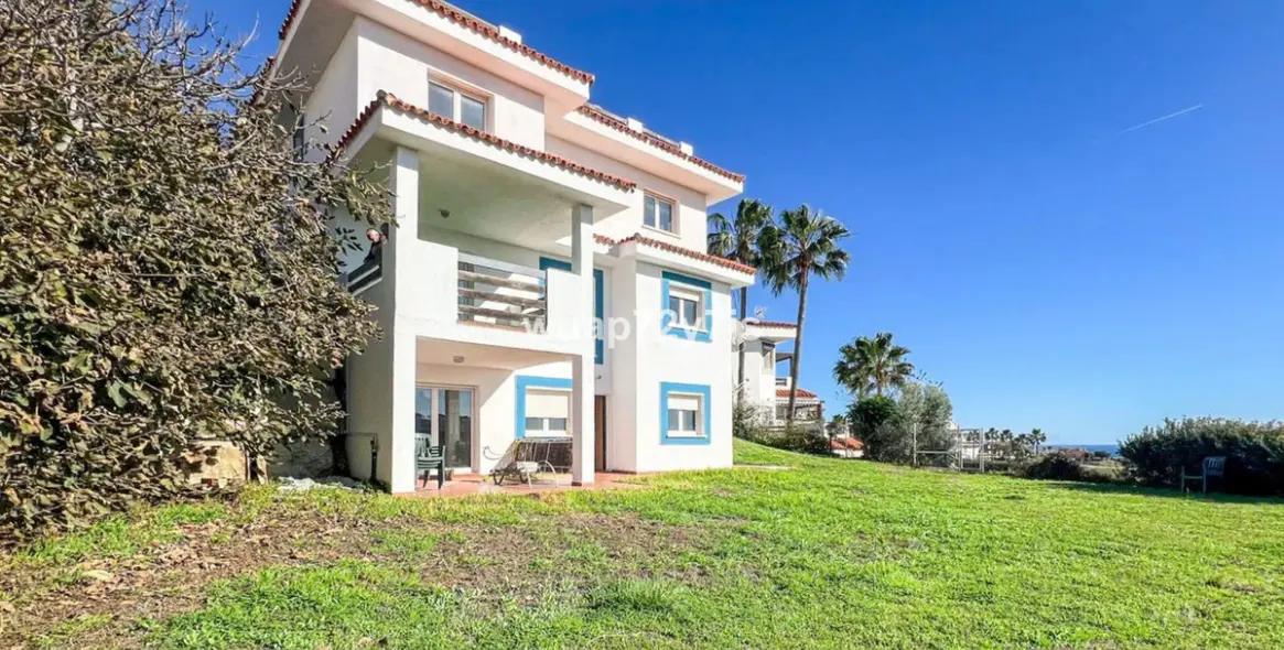 Продажа  отдельно стоящей виллы в Manilva 2