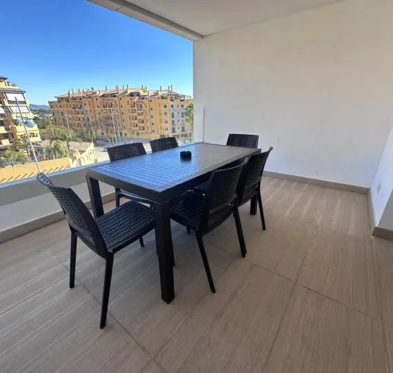 Sale of middle floor apartment in Marbella