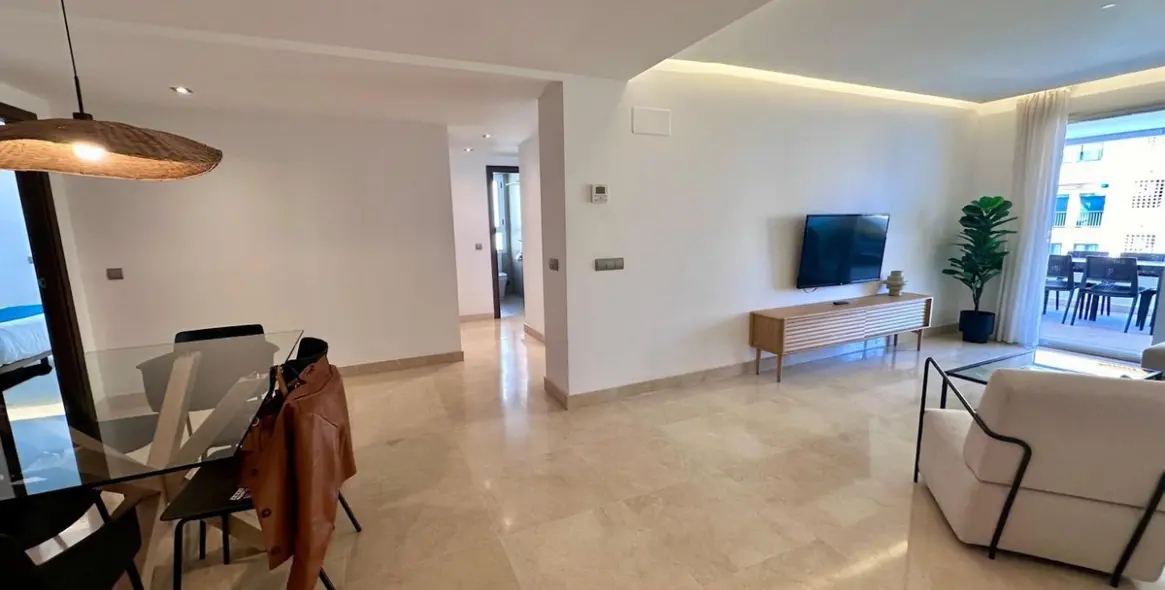 Sale of middle floor apartment in Marbella 12