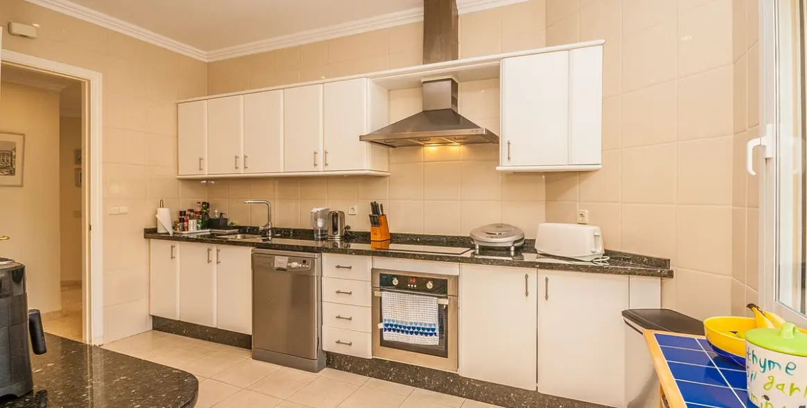 Venta de apartamento en planta baja en Elviria 4