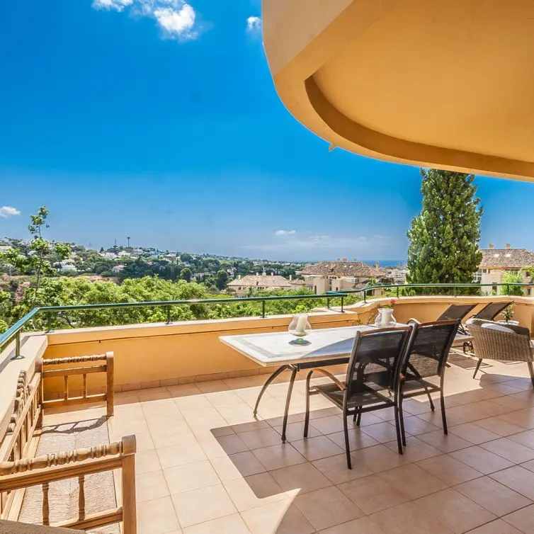 Продажа апартаментов на первом этаже в Elviria