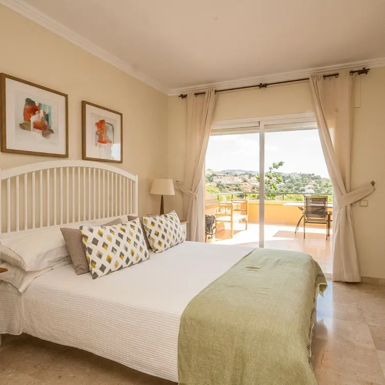 Продажа апартаментов на первом этаже в Elviria