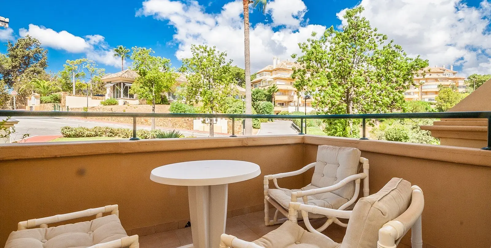 Продажа апартаментов на первом этаже в Elviria 8